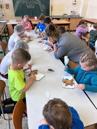 Navštívily jsme kadeřnictví a zahrály si na pekaře